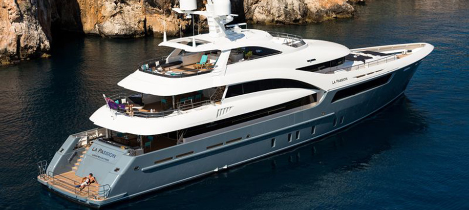 avrupadaki-prestij-odullerini-toplayan-super-luks-yat-la-passion