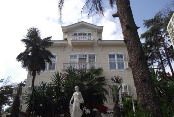 gorkemli-bir-koskten-et-lokantasina-donusum