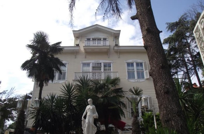 gorkemli-bir-koskten-et-lokantasina-donusum