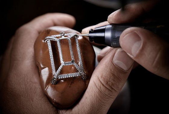 acik-artirma-ile-satilan-en-buyuk-elmas-kolye