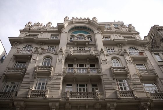 bir-apartman-degil-bir-tarih-sanat-ussu-misir-apartmani